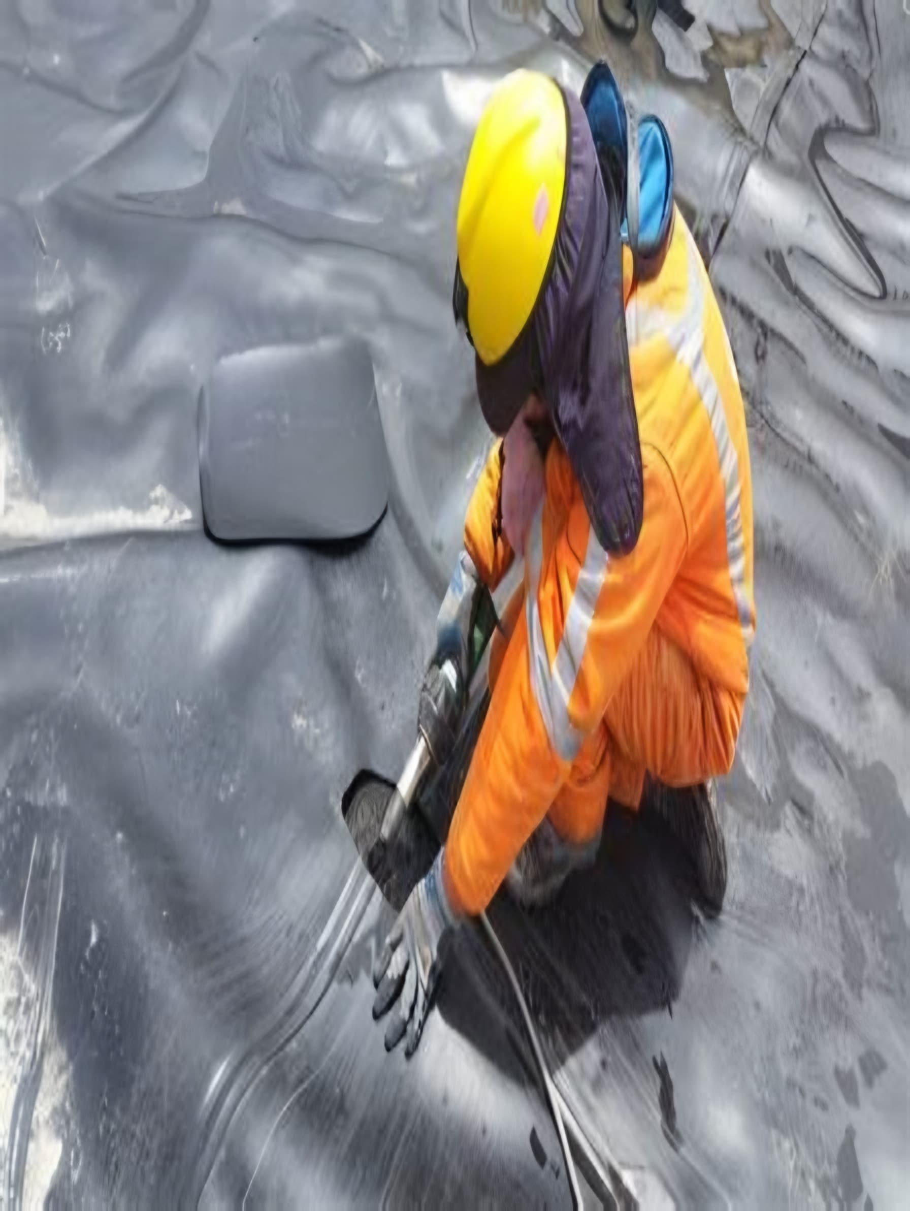 Reparación de geomembrana HDPE en terreno